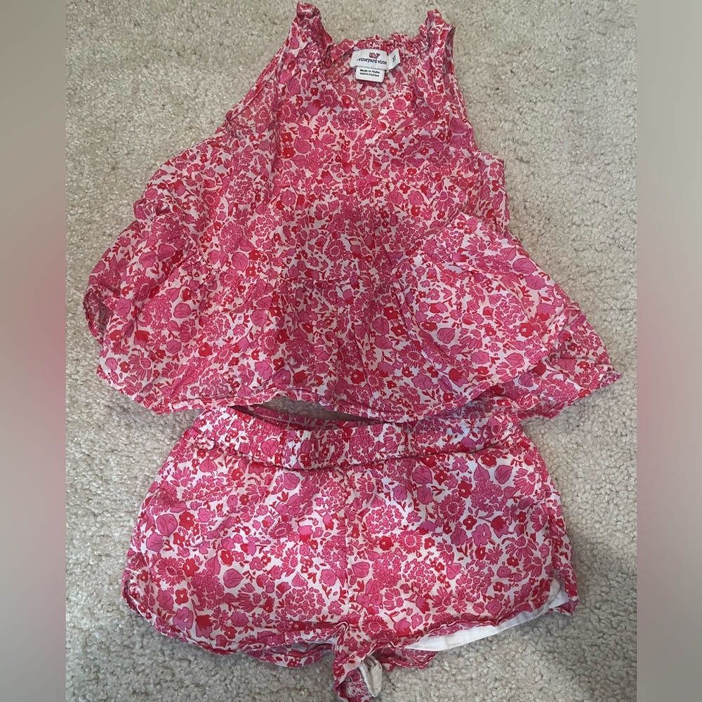 Vineyard Vines girls size 3 pink short set. Good condition! So cute!